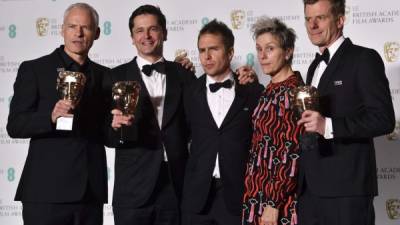 'Three Billboards Outside Ebbing, Missouri' fue la triunfadora de la noche con cinco premios.De izquierda a derecha: el director Martin McDonagh, productor Peter Czernin, el actor Sam Rockwell, la actriz Frances McDormand y el productor Graham Broadbent.