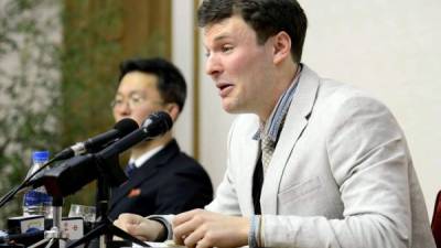 Foto en vida de Warmbier tomada durante una conferenca de prensa celebrada en febrero de 2016 en Pyongyang.