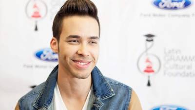 Desde su adolescencia, Royce comenzó a escribir poesía en español e inglés.