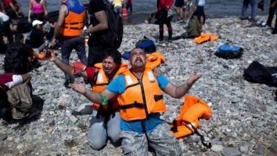 Cientos de miles de refugiados sirios huyen de su país ante la amenaza del Estado Islámico y la guerra civil.