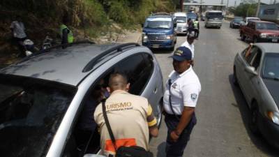 Los vehículos particulares y las unidades de transporte serán supervisadas.