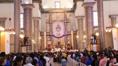 Así es el ambiente que se vive en la Basilica de Suyapa en Tegucigalpa.