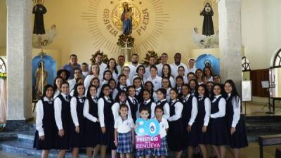 La comunidad de alumnos, hermanas y docentes están emocionados por celebrar el 80 aniversario del instituto María Auxiliadora. Fotos y video: Amílcar Izaguirre.