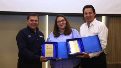 Empresas afiliadas al programa recibieron una placa honorífica.