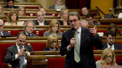El presidente catalán, Artur Mas, se dirige al Parlamento regional.