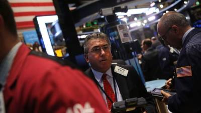 El Dow bajó 115.15 puntos hasta 16,544.1 unidades, según datos provisionales al cierre de los mercados