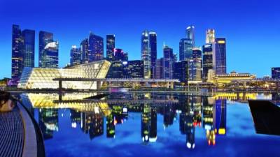 Singapur: Esta ciudad-Estado es en la actualidad la urbe más cara del mundo. Su crecimiento ha sido constante y espectacular en los últimos años. Además, por la fortaleza de su moneda junto con el alto costo de los automóviles y de los servicios.