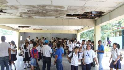 Alumnos en el centro técnico José Castro López esperan mejoras en sus techos.