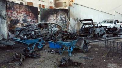 Cerca de medio centenar de personas murieron y varias decenas más resultaron heridas hoy al estallar un coche bomba frente a base militar en la localidad de Zlitan, situada al este de la capital libia, informaron a Efe fuentes de Seguridad.