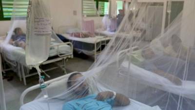Vista de una sala de un hospital con pacientes con dengue en Asunción (Paraguay). EFE/Archivo