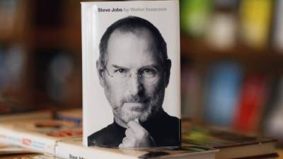 Walter Isaacson, el biógrafo oficial del creador de Apple y Pixar, cuenta en su libro que Steve Jobs sentía la necesidad de dar consejos a otras figuras claves del mundo de la informática sobre todo los jóvenes.