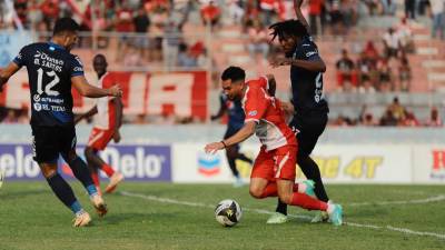 El penal fue sancionado al inicio del segundo tiempo del partido en La Ceiba.