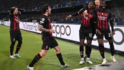 ¡El Milan resiste ante el Napoli y se clasifica a semis!