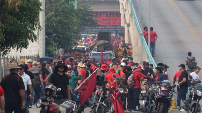 Grupos sindicales de obreros y algunos sectores políticos oficialistas se movilizan este miércoles 1 de mayo en Tegucigalpa en conmemoración del Día del Trabajador.