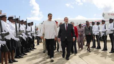 Maduro llegó hoy a San Vicente y las Granadinas para reunirse con el mandatario de Guyana.