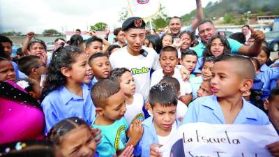 El recorrido de Shin Fujiyama ha tenido el acompañamiento del pueblo hondureño y cadetes de la Academia Nacional de Policía (Anapo). Fotos: Andro Rodríguez.