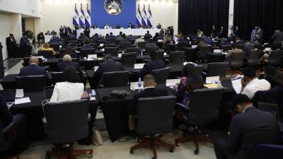 La Asamblea Legislativa de El Salvador aprobó el lunes reformar un artículo de la Constitución que permitiría reformas expeditas a la carta magna.