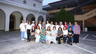 Las excompañeras del Instituto María Auxiliadora compartieron una amena reunión, en donde las vivencias y el cariño por su colegio fue acogedor.