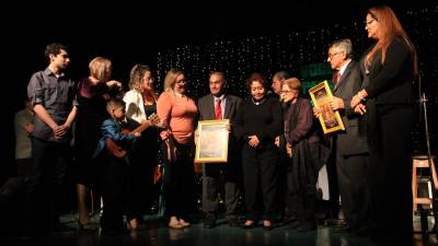 Familiares e integrantes del grupo musical y cultural entregaron un reconocimiento a Adelmo Morales y Santos Valenzuela, fundadores de Voces Copanecas.