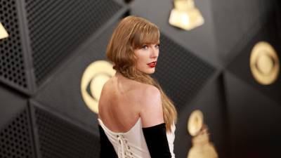 Taylor Swift en la 66.a entrega de los premios GRAMMY en Crypto.com Arena el 4 de febrero de 2024.