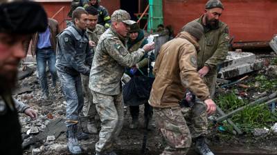 Varios militares y civiles murieron durante un bombardeo ruso en Donetsk.