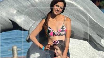 Luisa Paola Fernández (de 34 años) y su hija Angeline Belén (5).