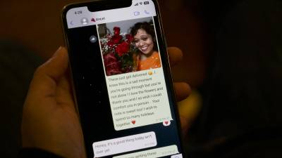 Un mensaje y una foto de Shreya Datta, una profesional de la tecnología que fue víctima de una estafa en línea conocida como “carnicería de cerdos”,