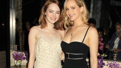 Emma Stone y Jennifer Lawrence en una foto de archivo.