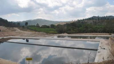 Dos nuevas lagunas de oxidación apenas tratan las aguas negras de al menos cinco sectores de 40 que hay.