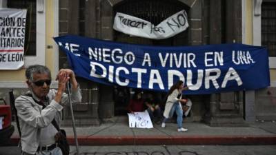 Desacuerdo. Ciudadanos guatemaltecos se manifestaron ayer contra el acuerdo firmado por su país. afp/efe