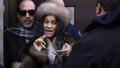 Cardi B a su salida de la corte criminal de Queens este 31 de enero de 2019 en New York. Foto Johannes EISELE / AFP