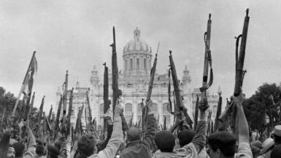 Empresas y ciudadanos de Estados Unidos reclaman más de US$7.000 millones a Cuba. En la foto, una manifestación a favor de la revolución en La Habana, en 1959.