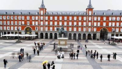Fotografía de una vista general de la Plaza Mayor de Madrid, tal y como se muestra en la actualidad.