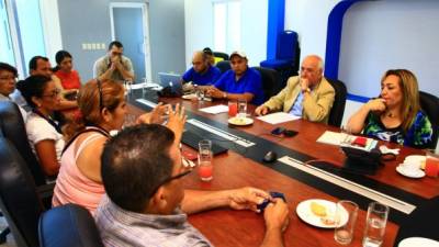 Los miembros del comité de apoyo de la colonia Santa Martha se reunieron ayer con autoridades de Aguas de San Pedro.