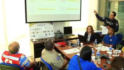 Instituciones que brindarán seguridad se reunieron con el comité organizador. Foto: Jordan Perdomo.