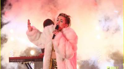 La polémica cantante Miley Cyrus en concierto.
