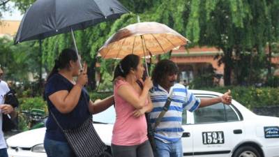 A partir de hoy, los sampedranos sacarán nuevamente los abrigos debido al frío que también dejará lluvias y chubascos.