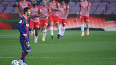 Lionel Messi anotó un gol, pero el Granada le dio la vuelta al marcador en la segunda parte. Foto AFP.
