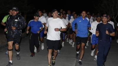 El Presidente corrió con los cadetes de la Academia Francisco Morazán.
