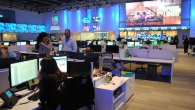 Univision, que tiene su sede en Nueva York pero gran parte de sus operaciones cerca de Miami, es propiedad de un grupo de inversores que en los últimos años ha explorado en varias ocasiones deshacerse de la cadena. EFE/Antoni Belchi/Archivo