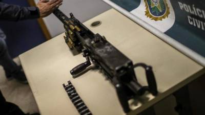 Registro de una ametralladora Browning punto 50 incautada este miércoles por policías civiles de la Comisaría de Robos y Hurtos de Cargas (DRFC) en Barra da Tijuca, en Río de Janeiro (Brasil). EFE