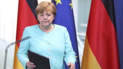 La canciller alemana, Angela Merkel, lamentó hoy el resultado del referéndum en Reino Unido, que tildó de 'punto de inflexión' para Europa, y pidió 'calma' y 'moderación' para las negociaciones que comenzarán en breve entre la Unión Europea (UE) y Londres. EFE