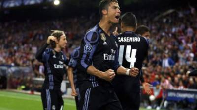 Cristiano Ronaldo celebrando el gol de Isco ante el Atlético de Madrid.