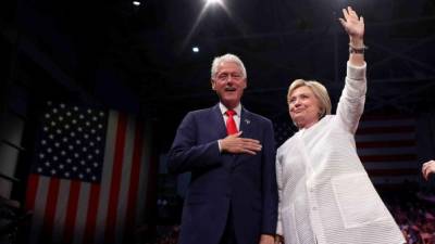 Los negocios de Bill Clinton pueden perjudicar la campaña de su esposa.