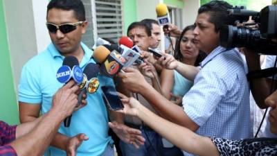 Alfredo laínez se presentó ayer a la Fiscalía Especial del Medio Ambiente con su apoderado legal Marlon Rodríguez. Las autoridades le tomaron declaración como testigo.