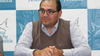 El pastor Alberto Solórzano es miembros de la Comisión Especial para la Depuración de la Policía.