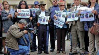 Dos periodistas y un camarógrafo fueron retenidos por el Ejército de Liberación Nacional. AFP