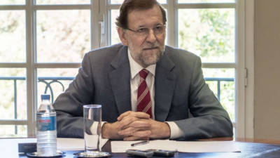 (FILES) In this file photo taken on November 04, 2016 Spain's newly re-elected Prime Minister Mariano Rajoy poses as he arrives to take part to the first Council of Ministers of Spain's new government at La Moncloa palace in Madrid.Spanish Parliament ousted Spain's Prime Minister Mariano Rajoy on June 01, 2018, replaced by Socialist leader Pedro Sanchez. / AFP PHOTO / PIERRE-PHILIPPE MARCOU
