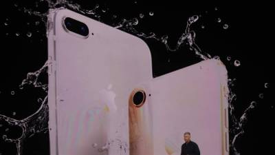 El vicepresidente de mercadeo de Apple, Phil Schiller cuando presentaba las características de los iPhone 8.