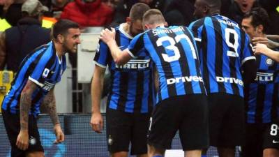 Los jugadores del Inter celebrando el gol de Stefan de Vrij contra el AC Milan. Foto EFE